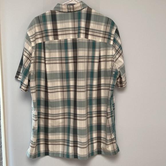 Eddie Bauer Guide Shirt. Short Sleeves. Large. - Picture 4 of 4